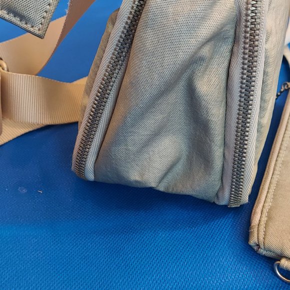 Baggallini Women’s Day-to-Day Crossbody Bag (Silver/light Grey Tone Color) - Picture 7 of 16